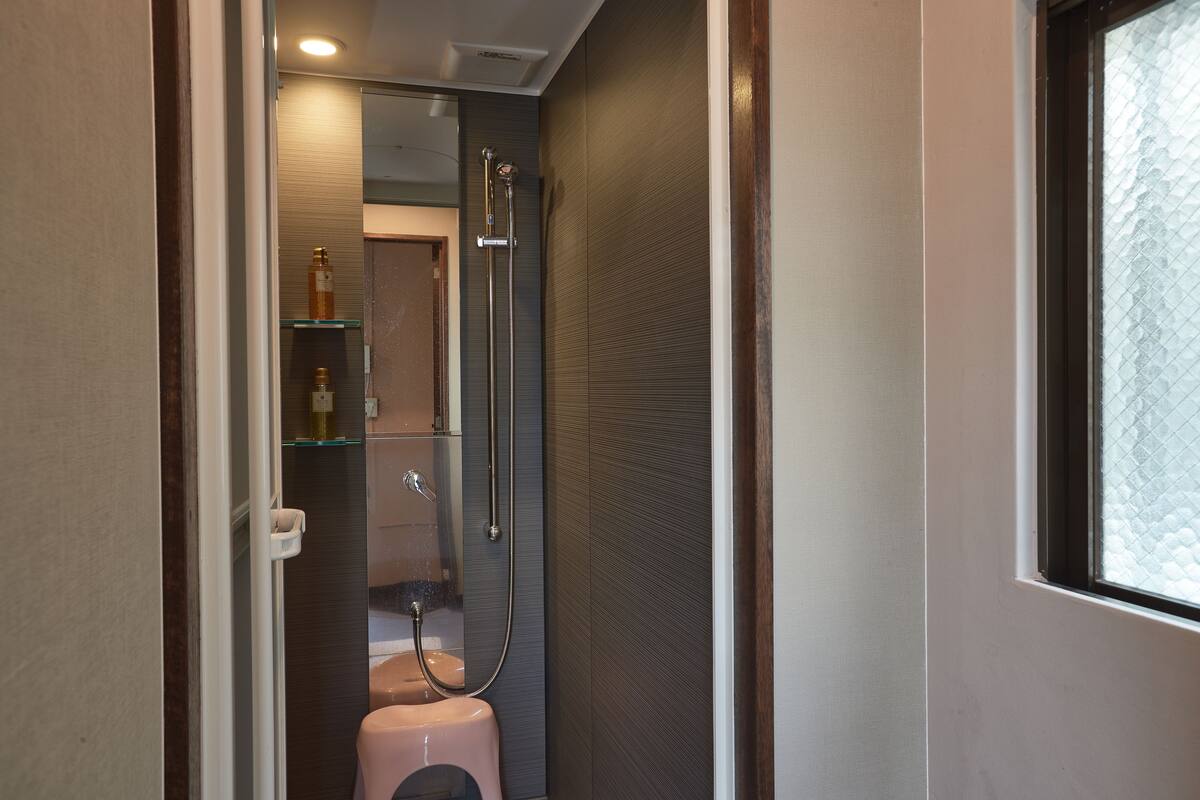 Free toiletries, hair dryer