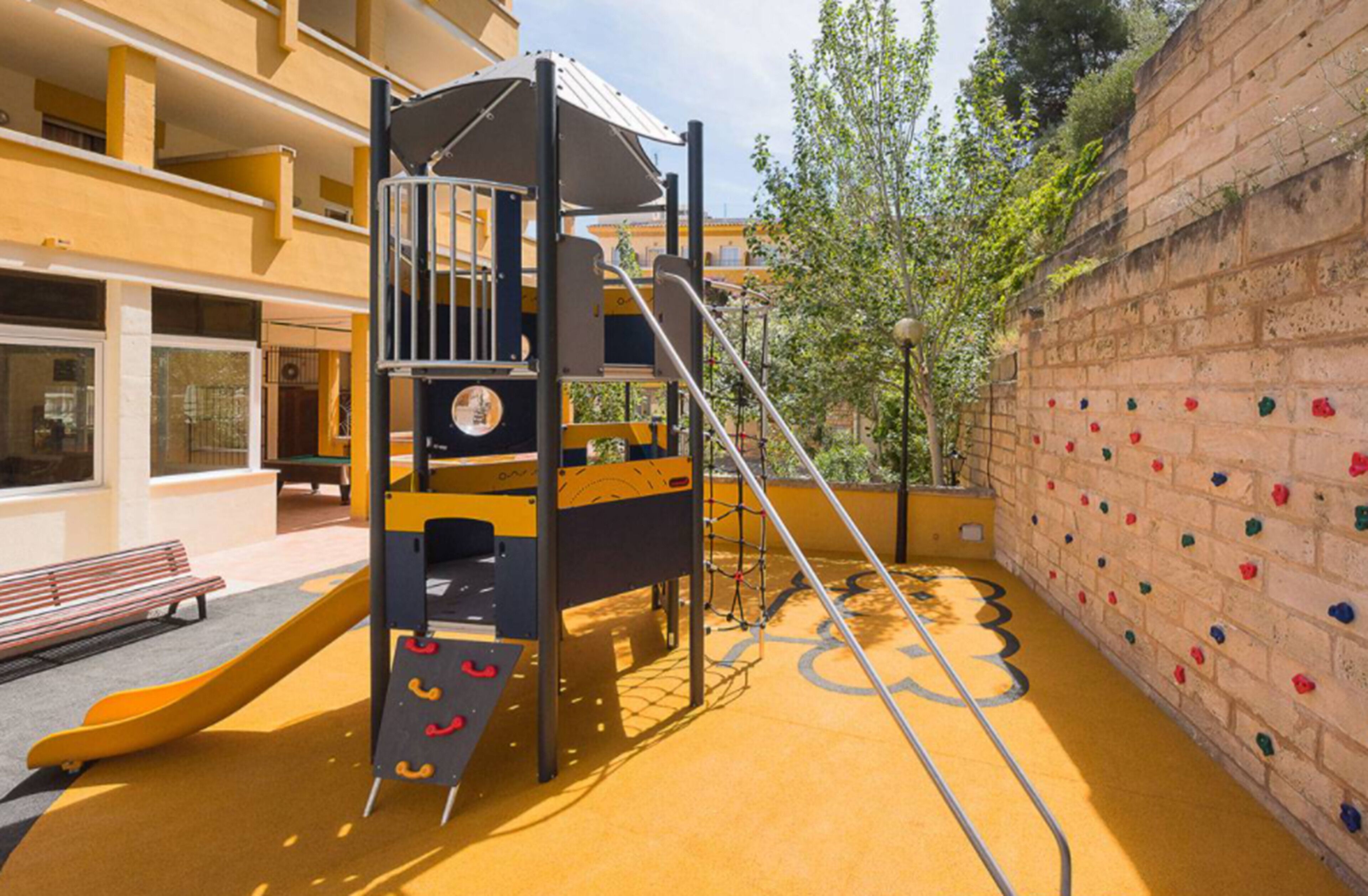 children’s play area – outdoor