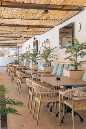 2 baaria, allasbaari