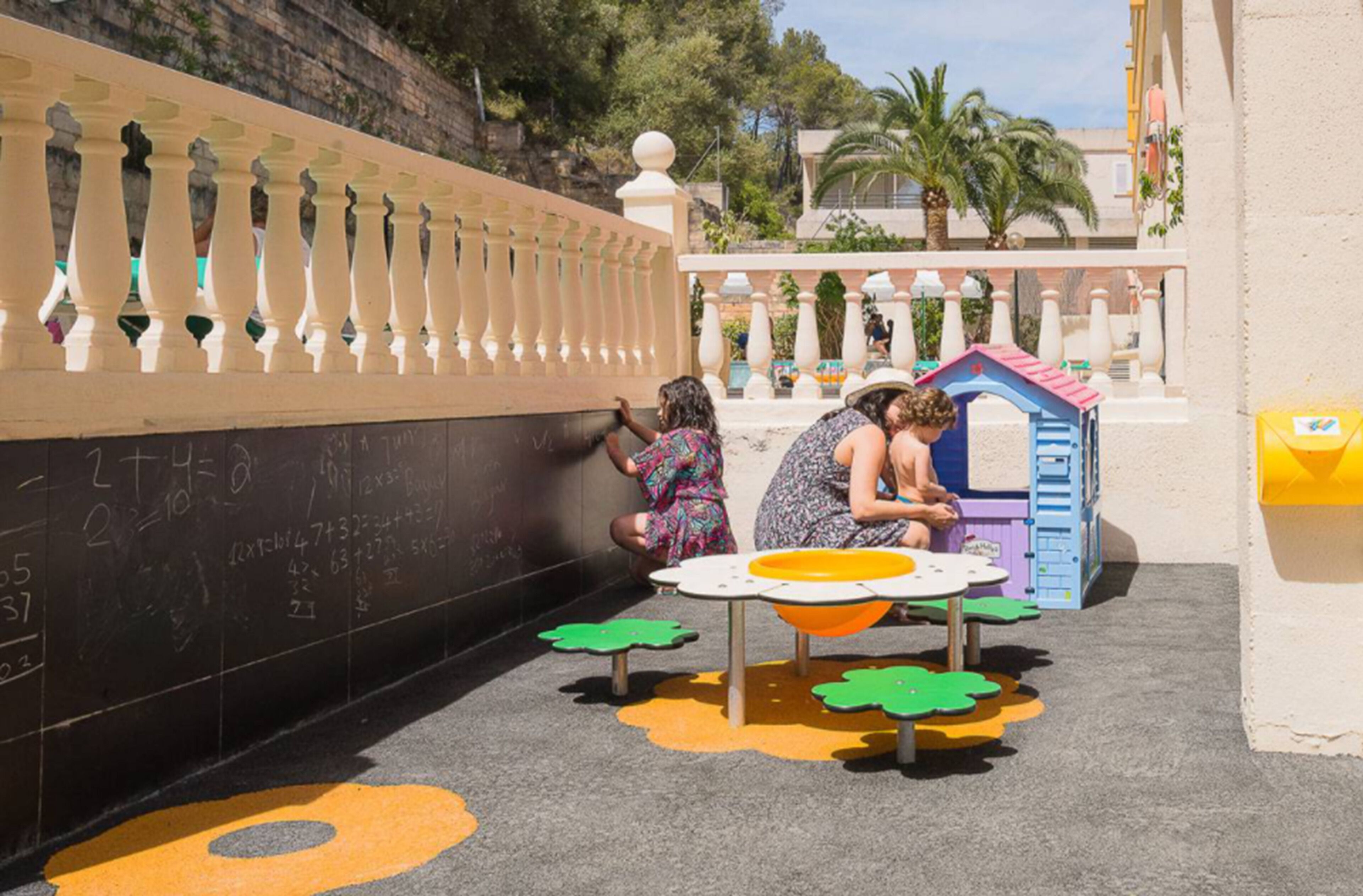 children’s play area – outdoor