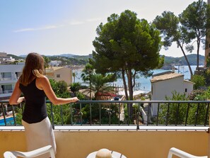 1 chambre, bureau, rideaux occultants, fer et planche à repasser