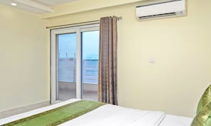 Premium Room, City View | Iron/ironing board, rollaway beds, free WiFi, bed sheets