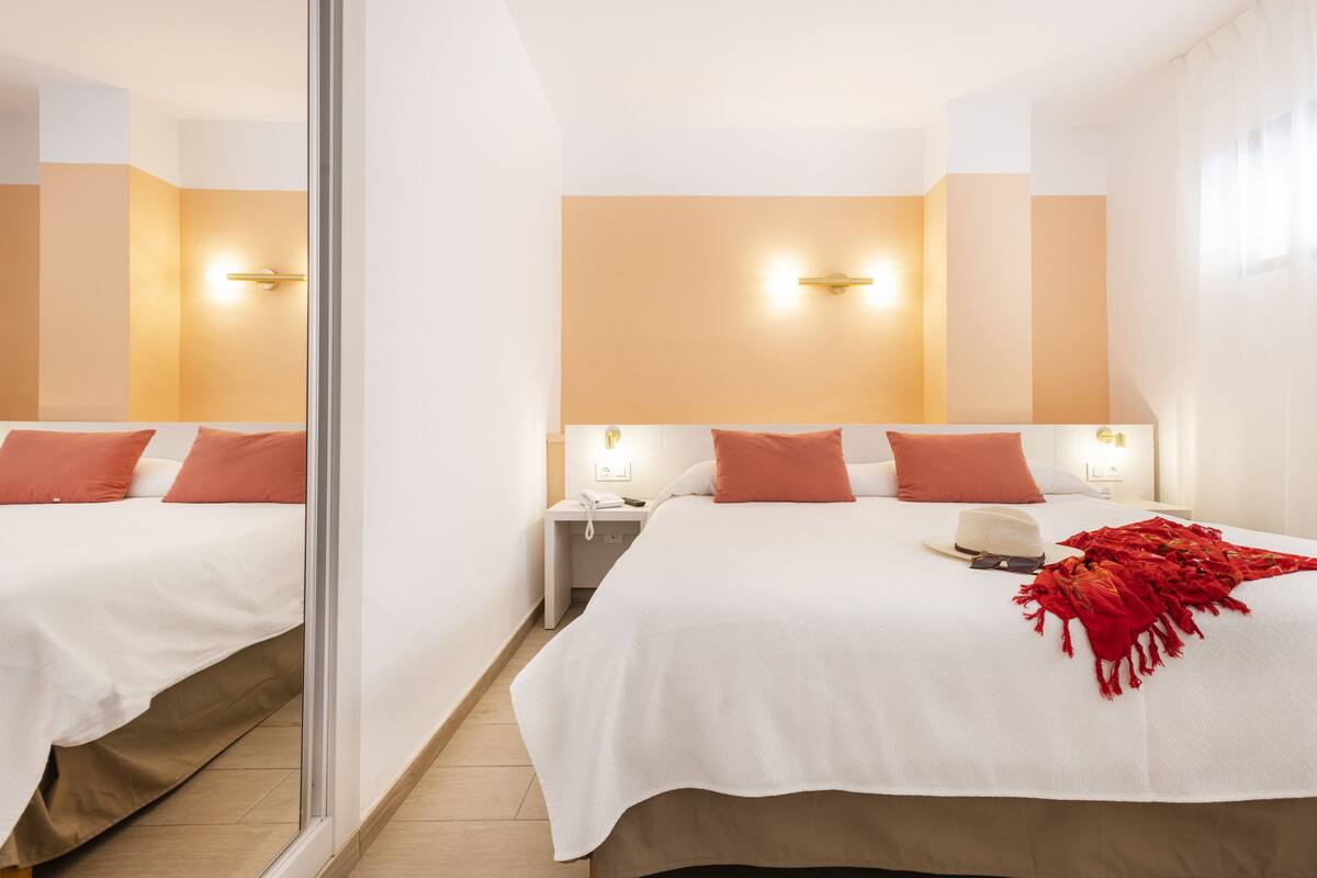1 bedroom, down duvets, minibar, blackout curtains
