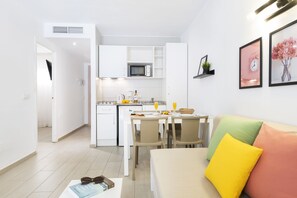 32-inch flat-screen TV with digital channels, TV, table tennis - Flor Los Almendros Apartamentos (Calvia)