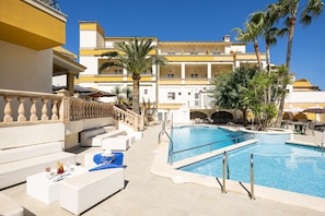 2 outdoor pools, pool umbrellas, sun loungers