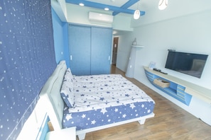 Comfort Double Room, 1 Double Bed, Non Smoking | Desk, blackout drapes, soundproofing, rollaway beds - The Laid-back Dragon Lodge (Magong)
