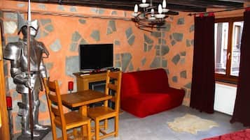 Double Room (Medieval) | Living area | 149-cm TV with satellite channels, pay movies