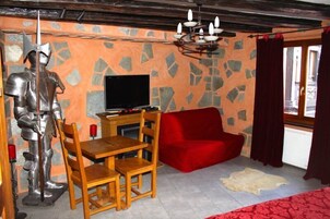 Double Room (Medieval) | Living area | 149-cm TV with satellite channels, pay movies