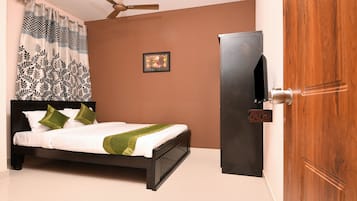 Standard Room | Desk, iron/ironing board, free WiFi, bed sheets