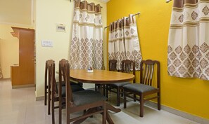 Breakfast area - Itsy Hotels Shivas Kuteera (Bengaluru)