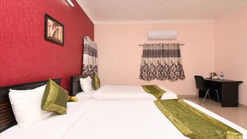 Deluxe Room | Desk, iron/ironing board, free WiFi, bed sheets