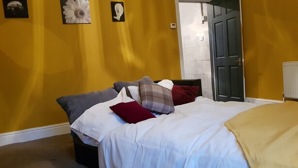 Cottage, Multiple Beds, Non Smoking | Living room - East View (Leeds)