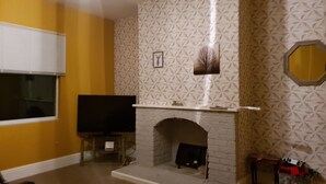 Cottage, Multiple Beds, Non Smoking | Living room - East View (Leeds)