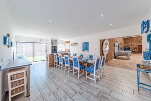 Daily cooked-to-order breakfast (ZAR 95.00 per person) - Oppiplot Guest House (Kempton Park)