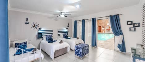 Room (15)