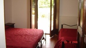 Double or Twin Room, Private Bathroom - Agriturismo Maneggio Vallecupa (Pescasseroli)