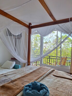 Luxury Room, Balcony | Memory foam beds, in-room safe, blackout drapes, soundproofing - Lilly Guest Inn (Haputhale)