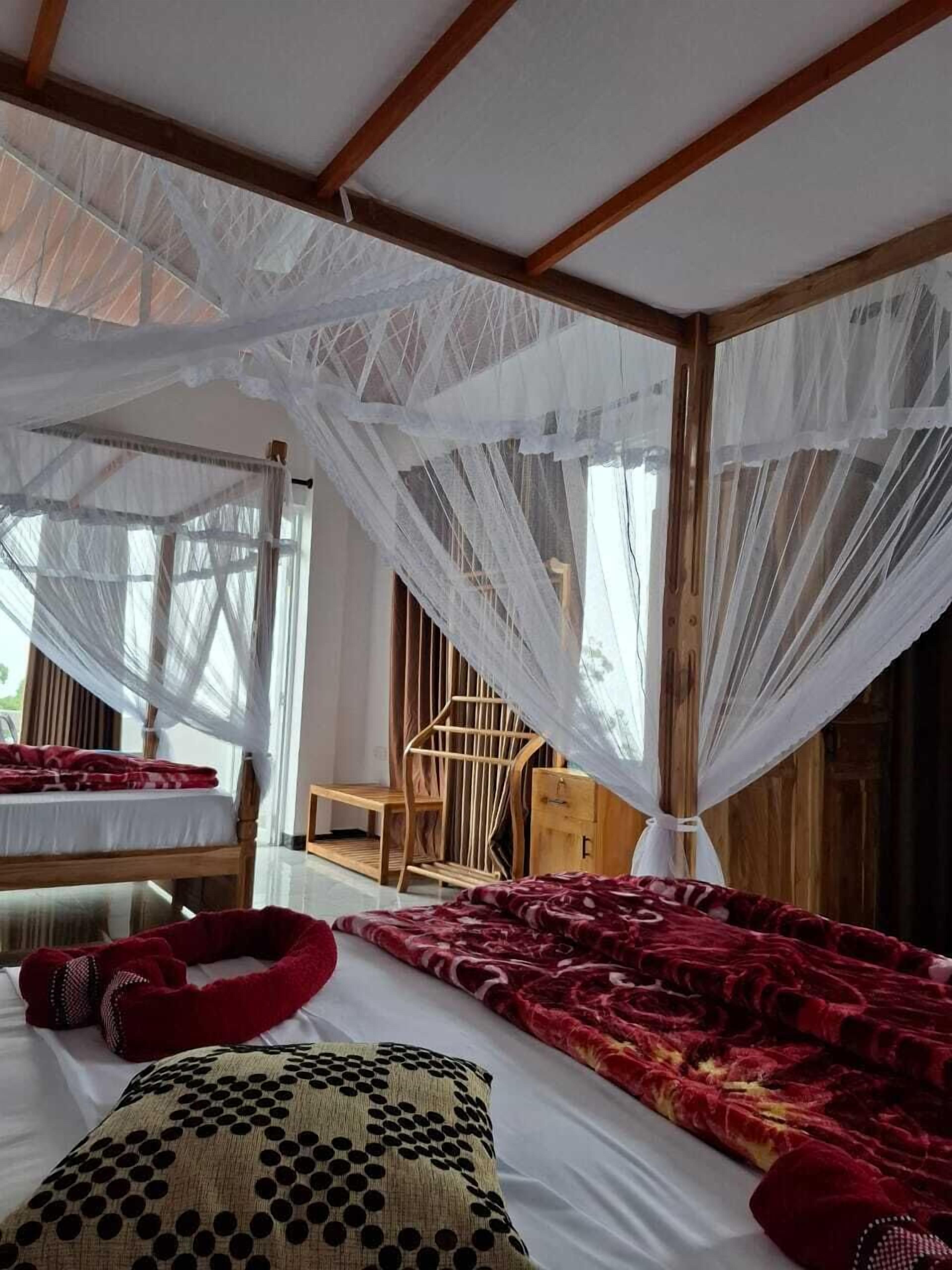 Colchones con efecto memoria y caja de seguridad en la habitación 