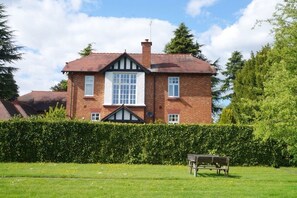 Property grounds - Catherines Court (Solihull)