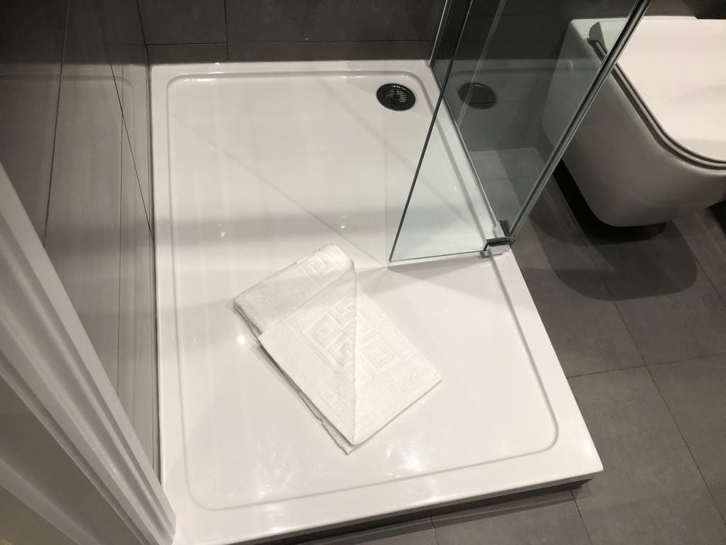 Shower, towels