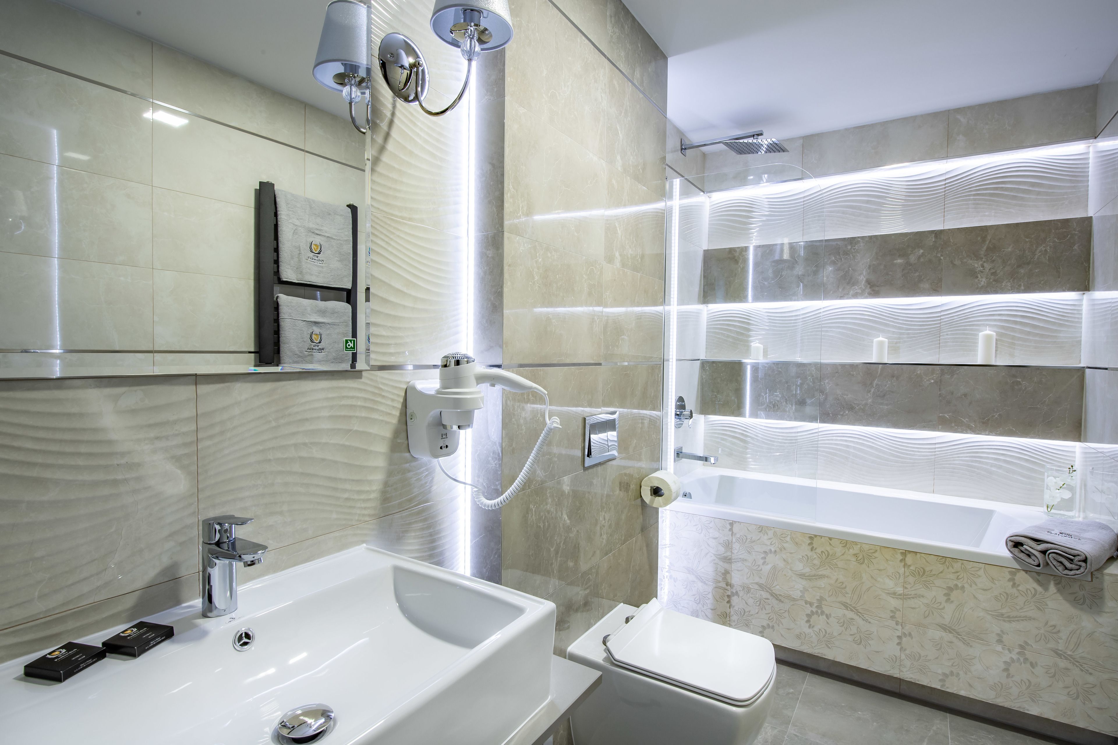 Deluxe Suite, Terrace | Bathroom | Free toiletries, hair dryer, heated floors, towels