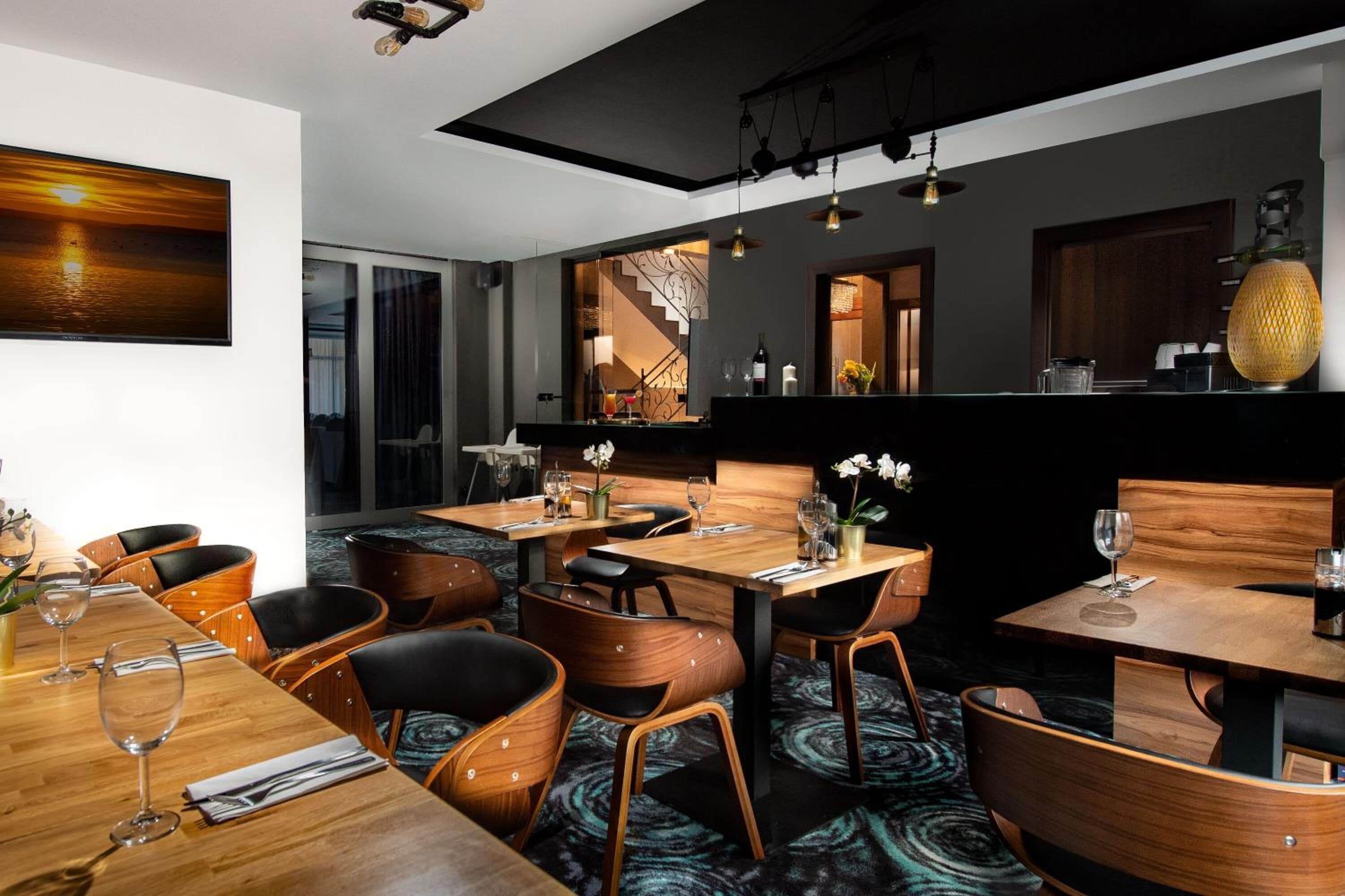 供應早餐、午餐和晚餐，波蘭料理