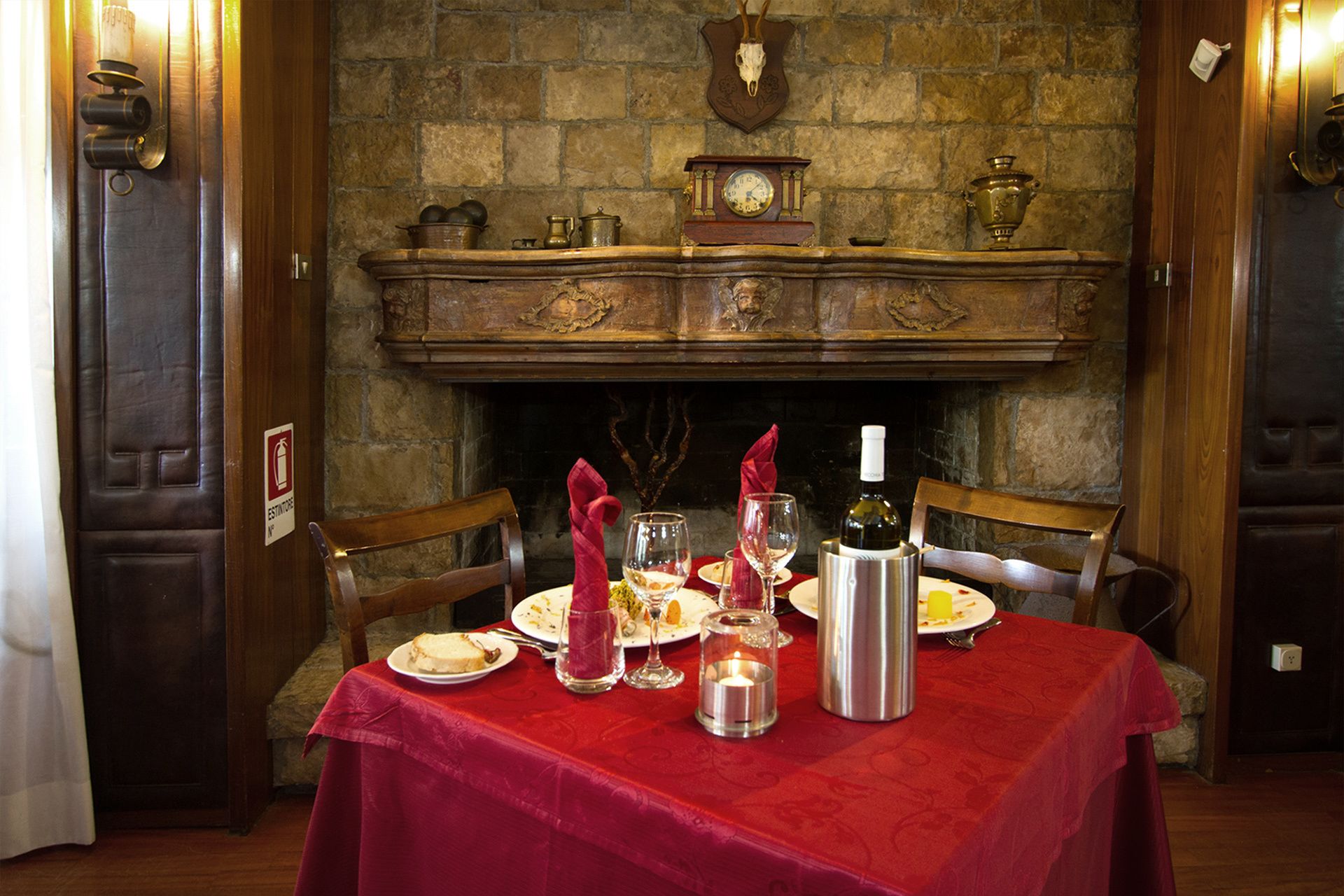 Lunch and dinner served, Italian cuisine