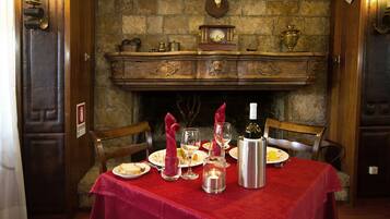 Déjeuner et dßner servis sur place, spécialités Cuisine italienne