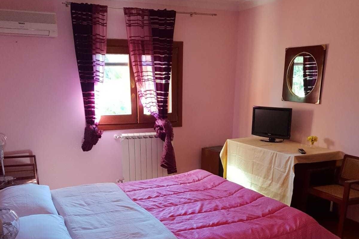 Double Room, Non Smoking (Pink)