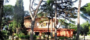 Exterior - Villa Paradiso (Rome)