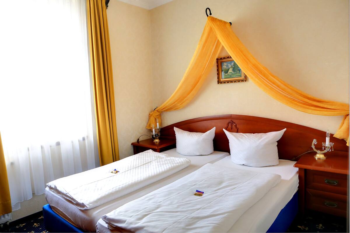 Deluxe Studio | Minibar, desk, blackout drapes, iron/ironing board (on request)
