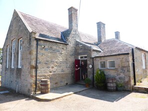 Exterior - The Smugglers Hostel (Ballindalloch)