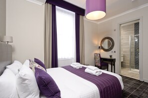 Klassiek appartement, 2 slaapkamers, niet-roken | Lakens van Egyptisch katoen, luxe beddengoed, een kluis op de kamer