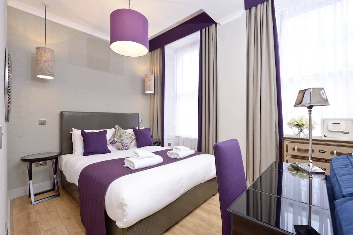 Estudio, 1 cama de matrimonio grande, no fumadores | Sábanas de algodón egipcio, ropa de cama de alta calidad, caja fuerte