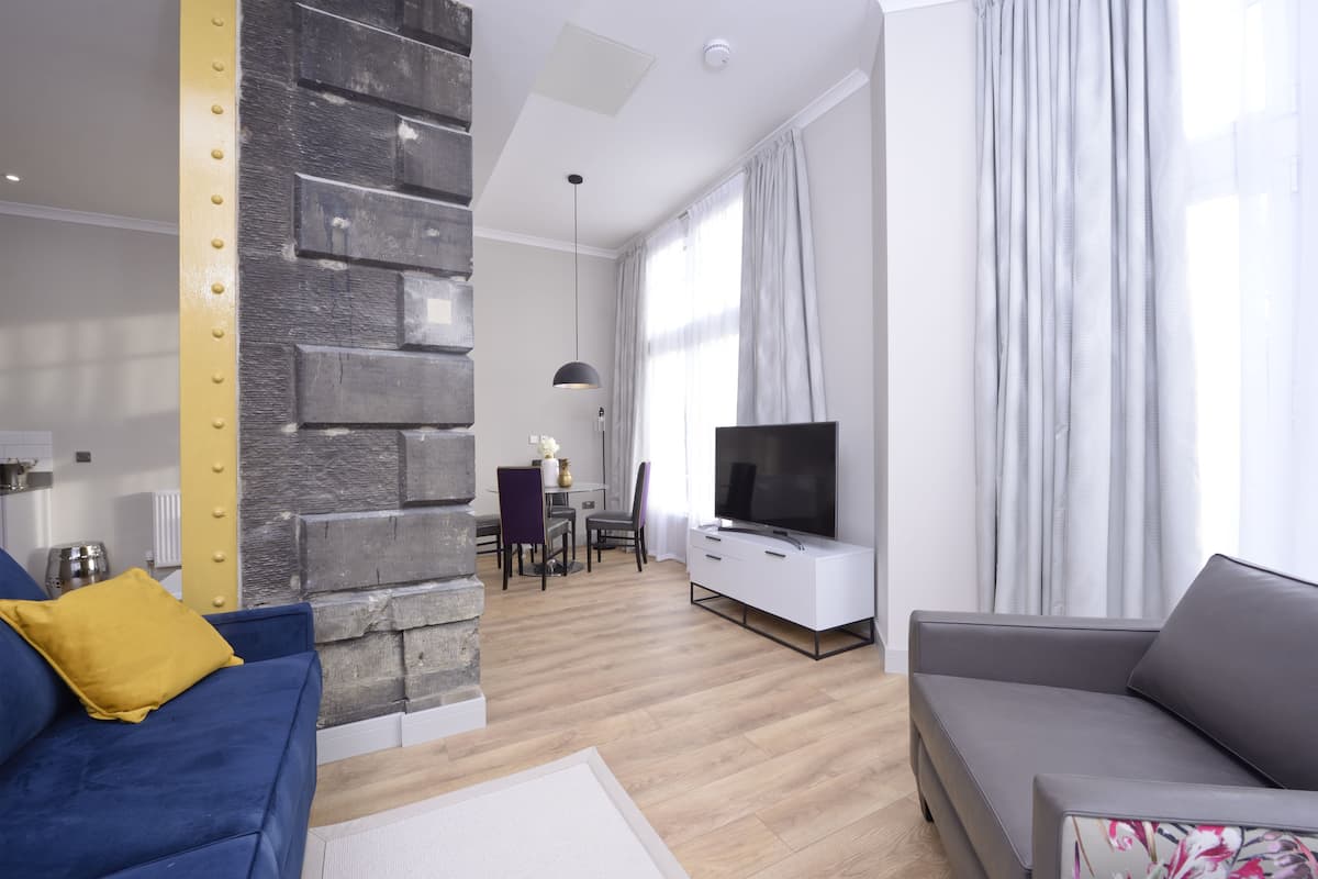 Apartamento clásico (Castle View) | Sábanas de algodón egipcio, ropa de cama de alta calidad, caja fuerte