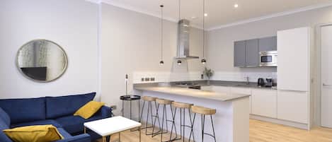 Classic Apartment, 2 Bedrooms, Non Smoking | Egyptian cotton sheets, premium bedding, in-room safe, desk