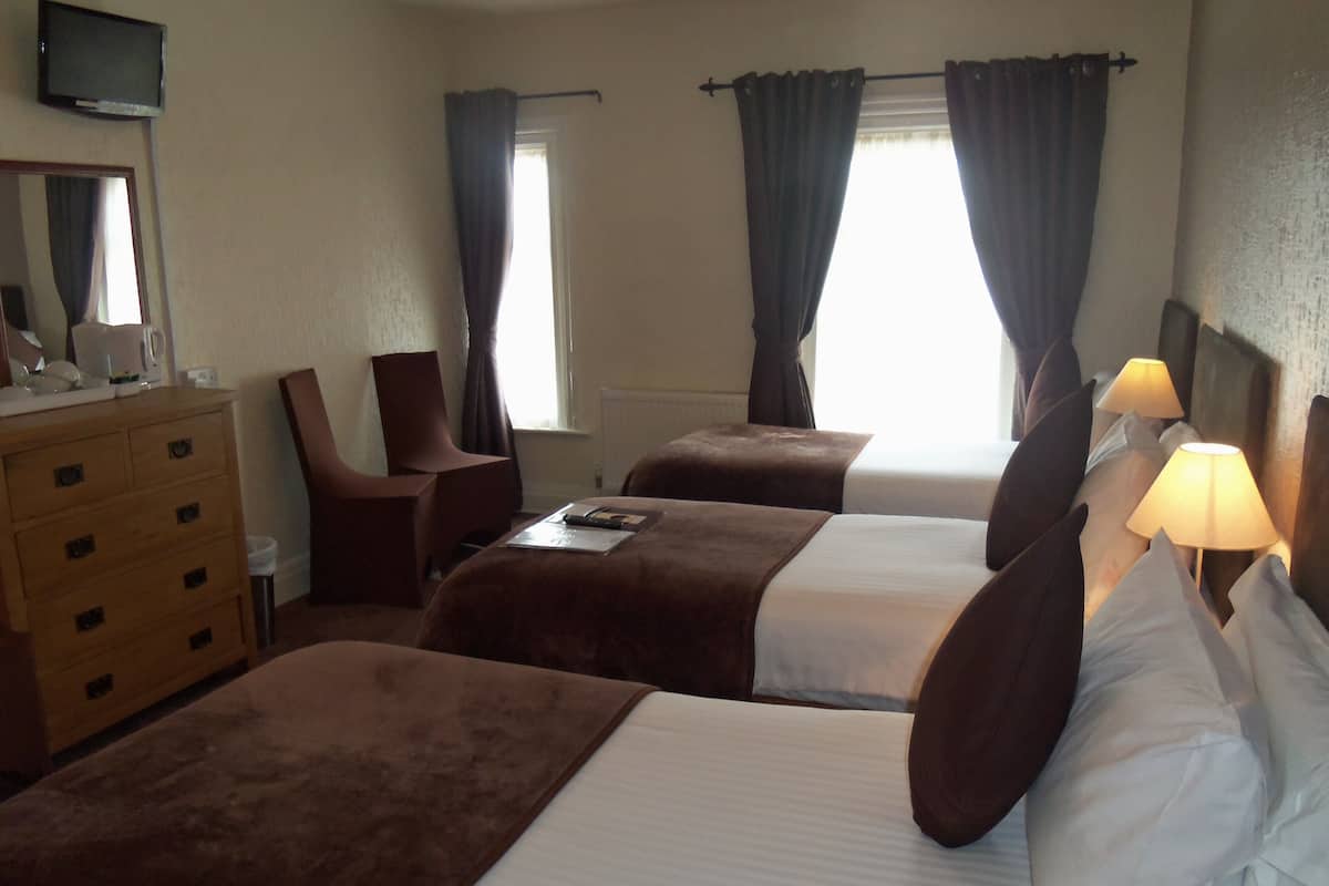 Kamar Triple, 3 Tempat Tidur Twin, Bebas Asap Rokok | Brankas dan didekorasi berbeda-beda