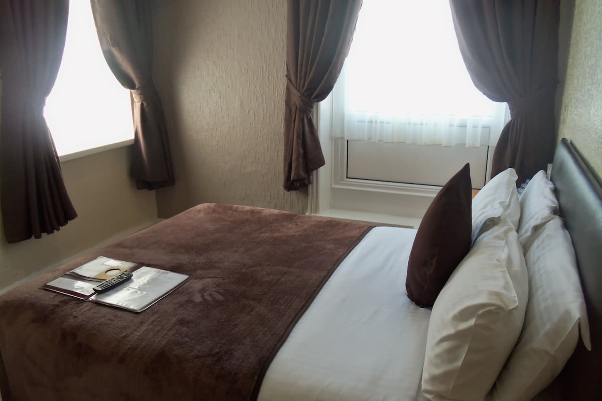 Kamar Double | Brankas dan didekorasi berbeda-beda