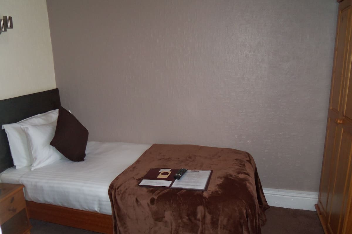 Kamar Single | Brankas dan didekorasi berbeda-beda