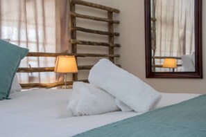Phòng đôi hoặc 2 giường đơn cơ bản | 5 phòng ngủ, trang trí khác biệt 