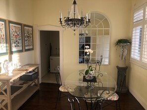 Dining - On the banks of the Huon River, in the heart of HuonValley (Huonville)