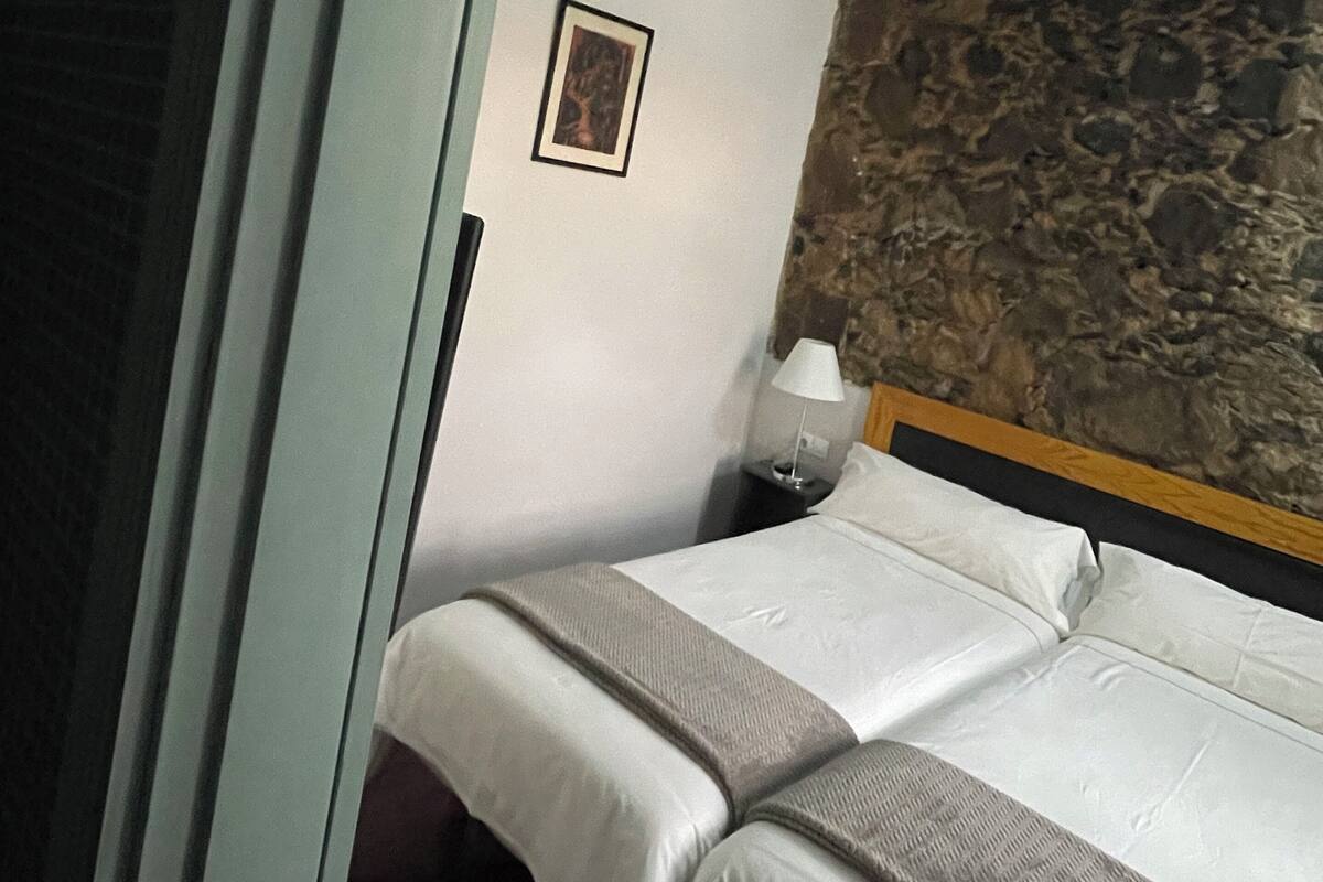 Coffres-forts dans les chambres, Wi-Fi gratuit, draps fournis