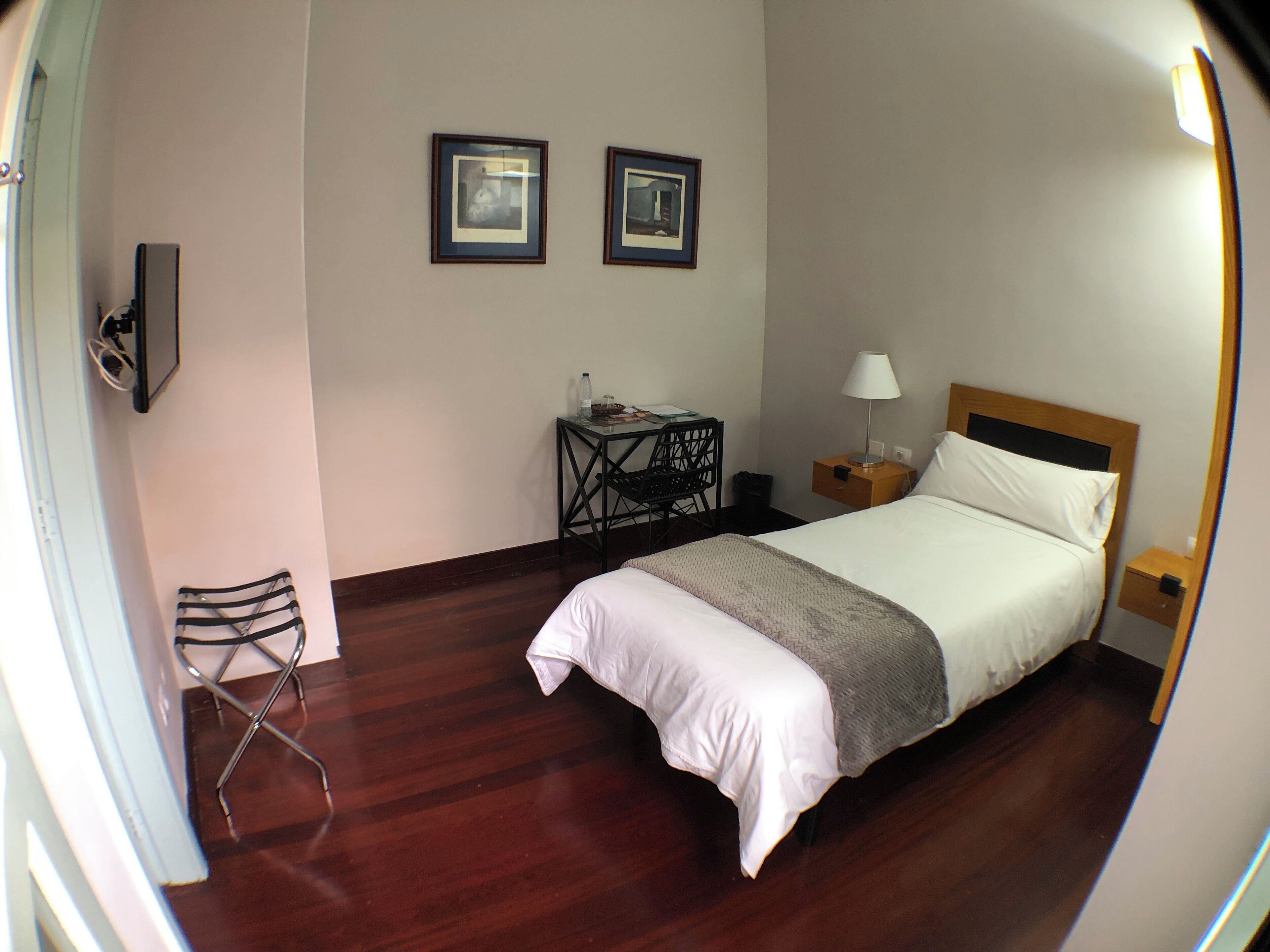 Coffres-forts dans les chambres, Wi-Fi gratuit, draps fournis