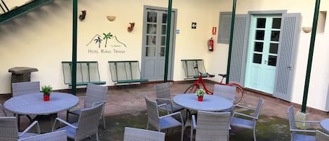 Chambre Simple | Terrasse/Patio