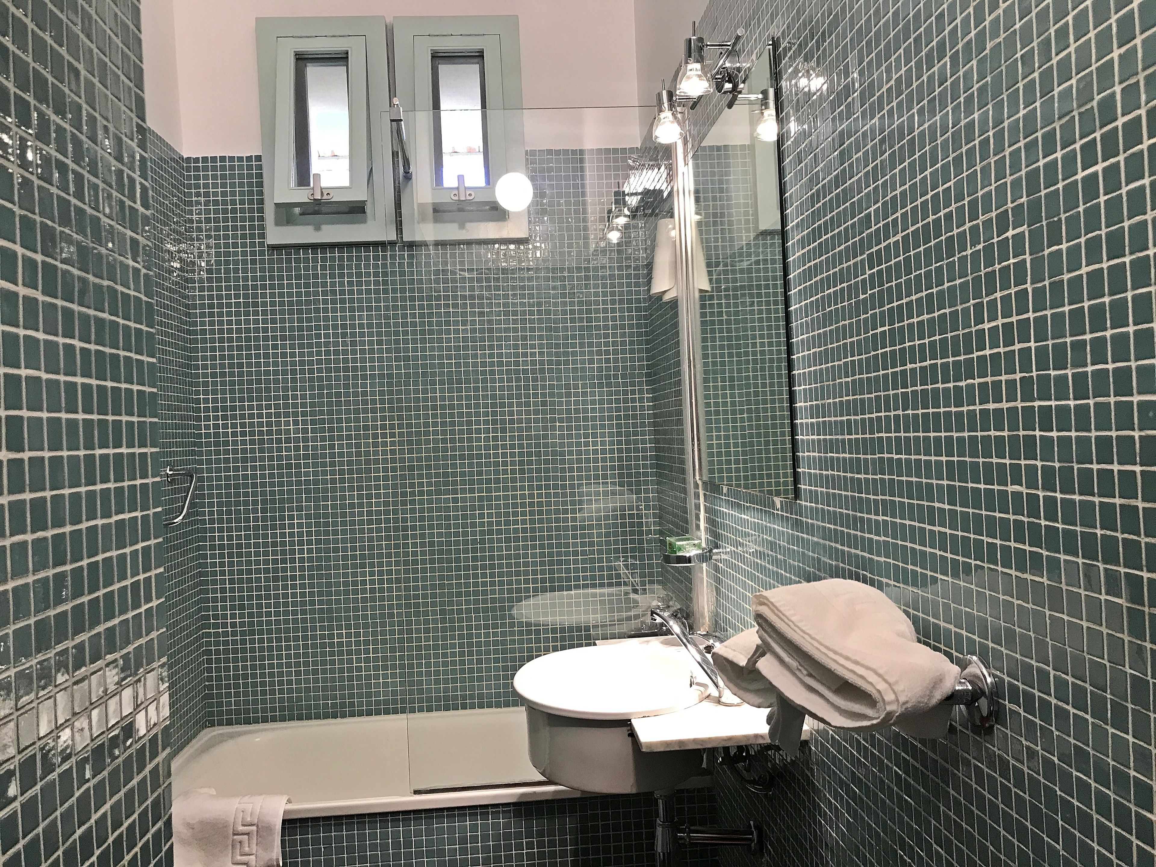 standard twin room | bathroom | deep-soaking bathtub, free toiletries, hair dryer, towels