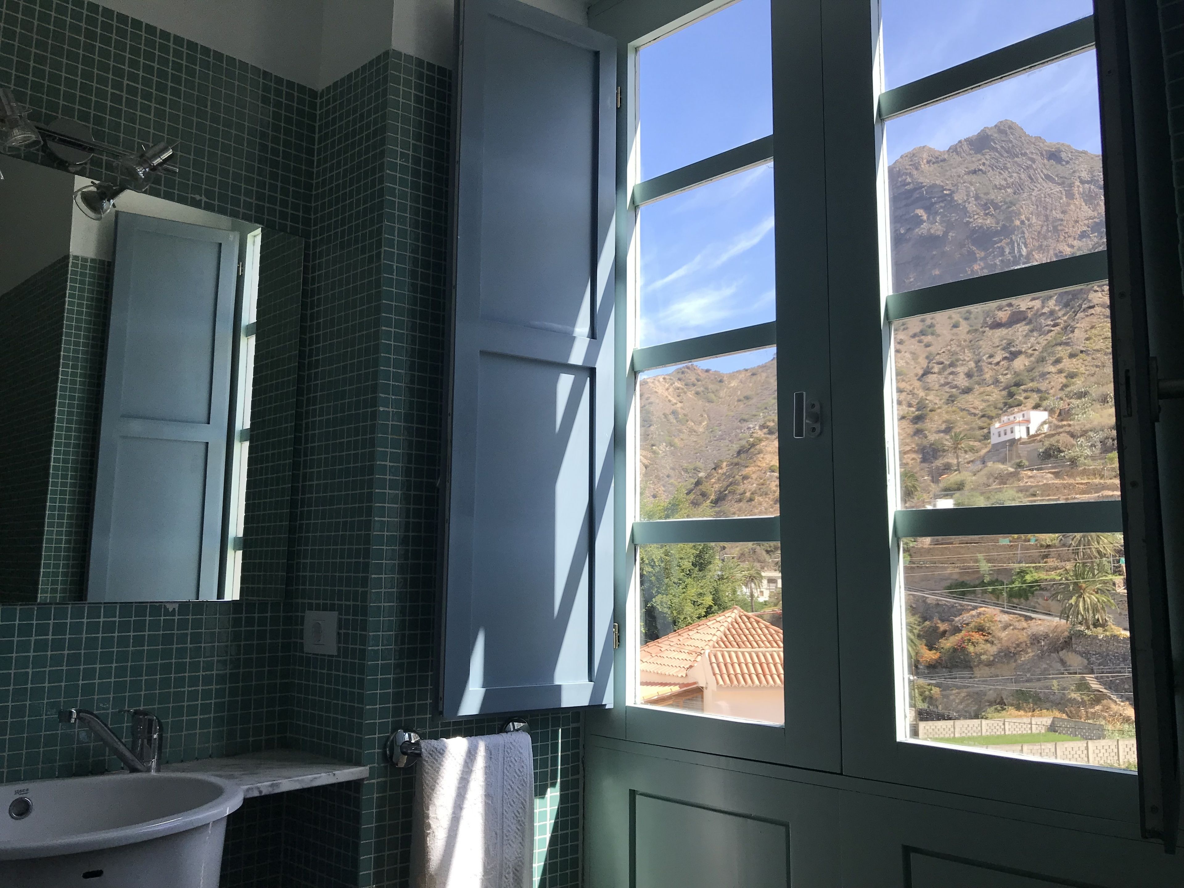 comfort double room | bathroom | deep-soaking bathtub, free toiletries, hair dryer, towels