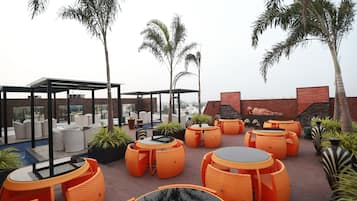 Poolside bar