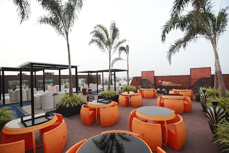 Poolside bar
