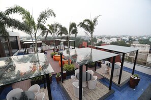 Bar junto a la piscina