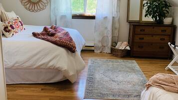 2 bedrooms, desk, iron/ironing board, travel crib